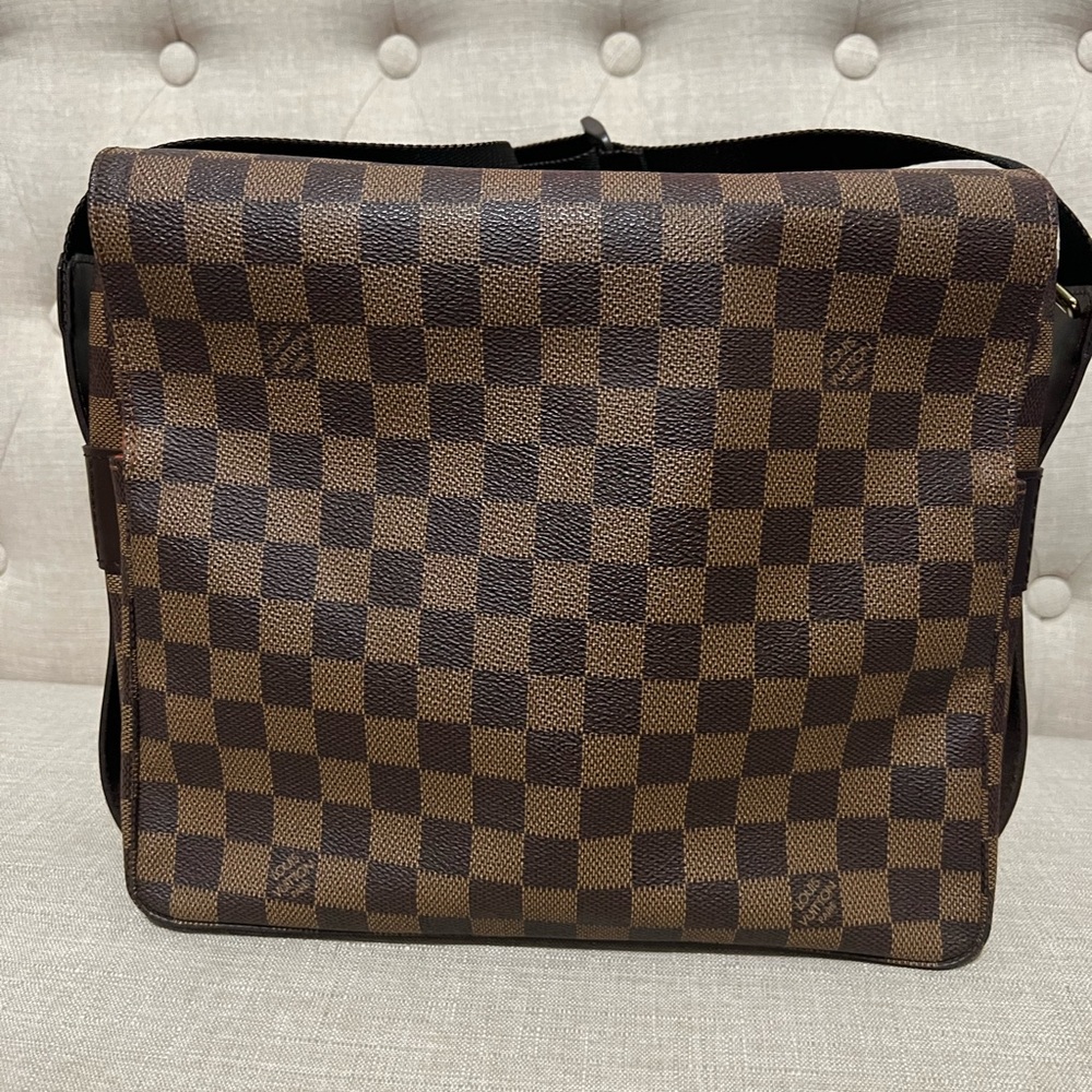 Used LV mens bag (good as new) only used twice..